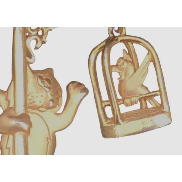 Vintage JJ Jonette Gold Tone 3D Cat & Bird Cage Dangle Brooch Signed - Picture 2 of 4